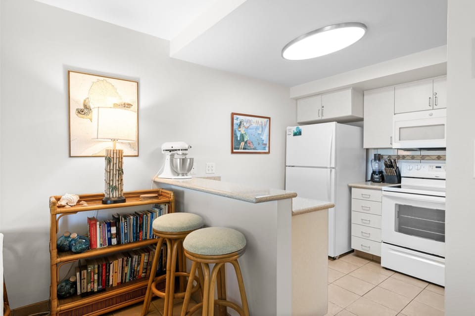 Kitchen bar for easy serving