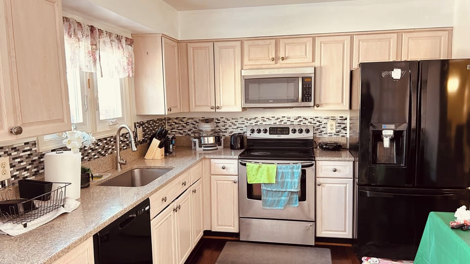 Main floor full kitchen 