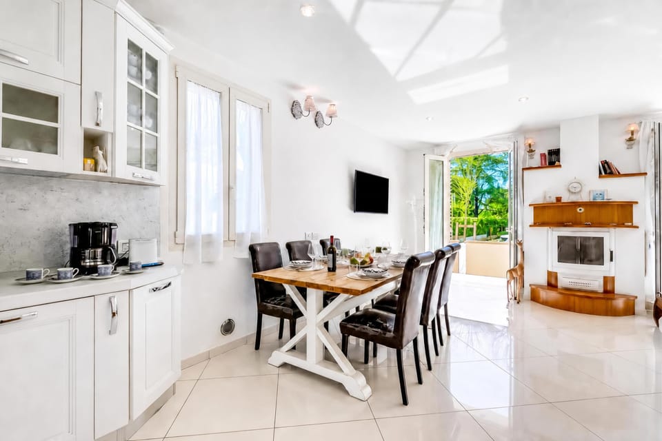 Kitchen and dining area