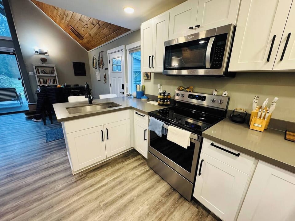 Feel at home with this beautiful fully stocked kitchen including complementary spices, Japanese tea kettle, several coffee makers, free selection of local coffee, Ninja blender, ice cream maker, pots/pans/baking sheets, wine opener, pizza cutter...