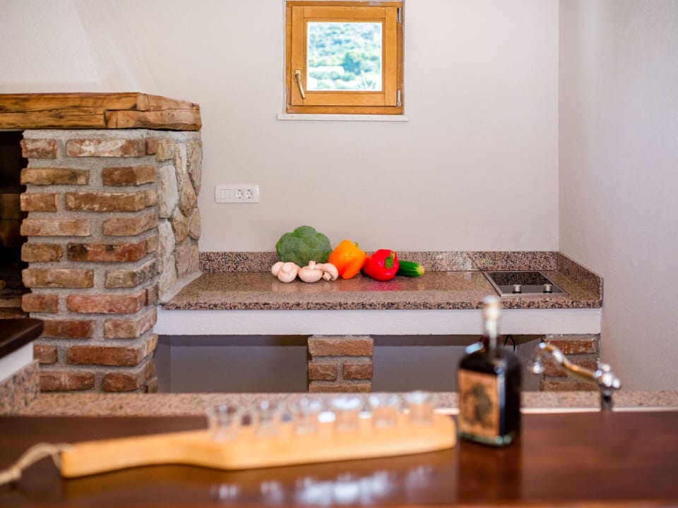 Wall, Interior Design, Flooring, Wood, Furniture, Countertop, Kitchen, Lighting, Ceiling, Floor