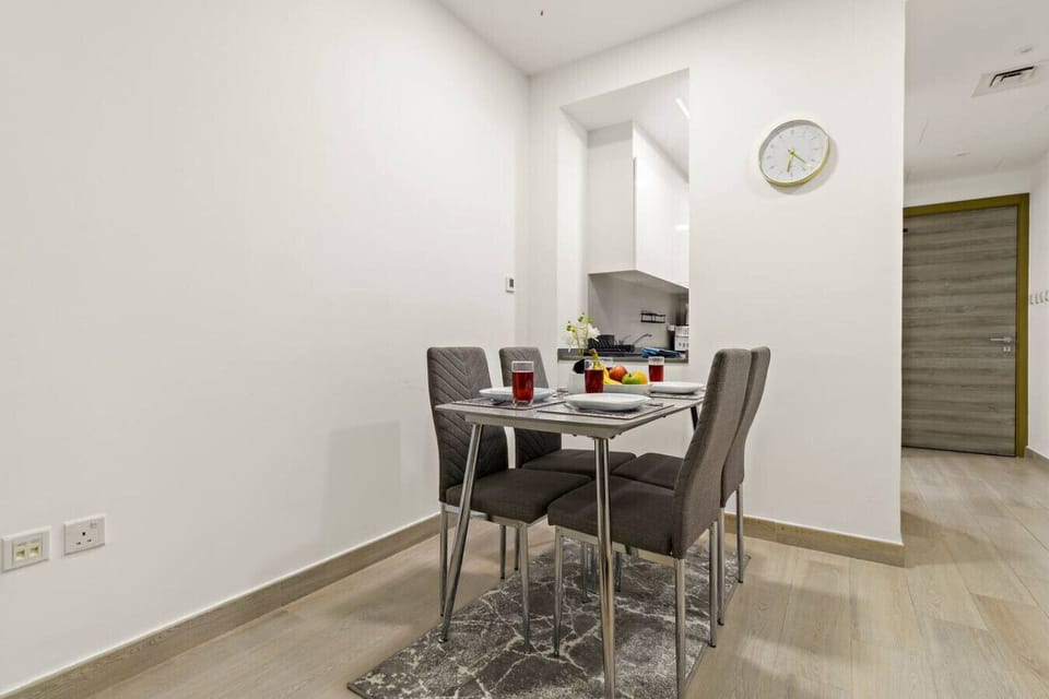 Dining Nook: Enjoy meals in style with modern decor and a warm ambiance!