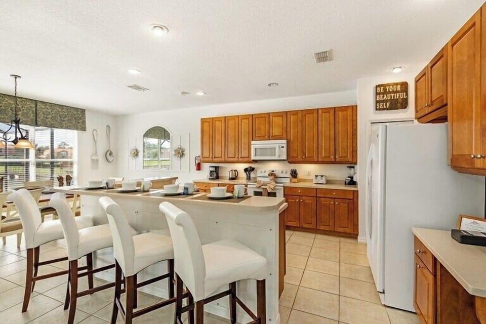 Fully equipped, open concept kitchen