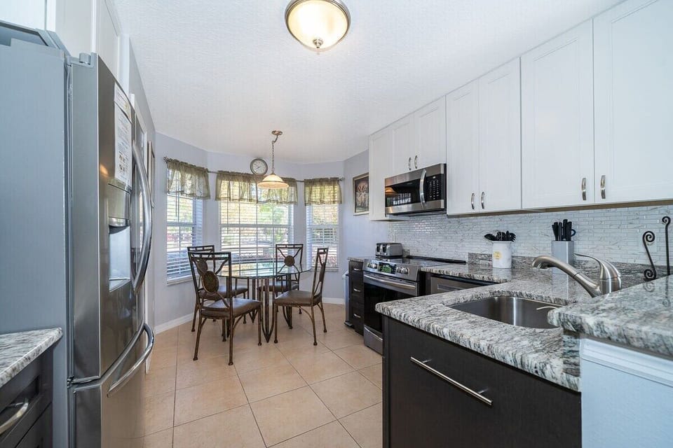 A massive kitchen offers endless possibilities for luxurious design, combining stunning aesthetics with practical features for cooking, entertaining, and living.
