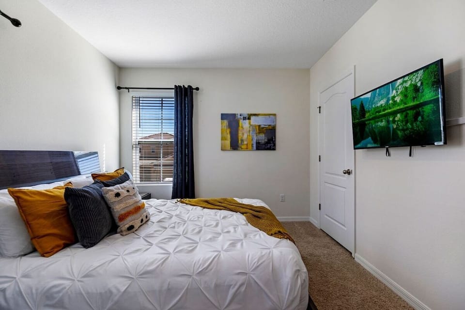 Modern conveniences like a flat-screen TV, high-speed internet, and climate control ensure that your stay is as comfortable as it is relaxing. Tasteful decor in neutral tones, accented with soft pops of color.