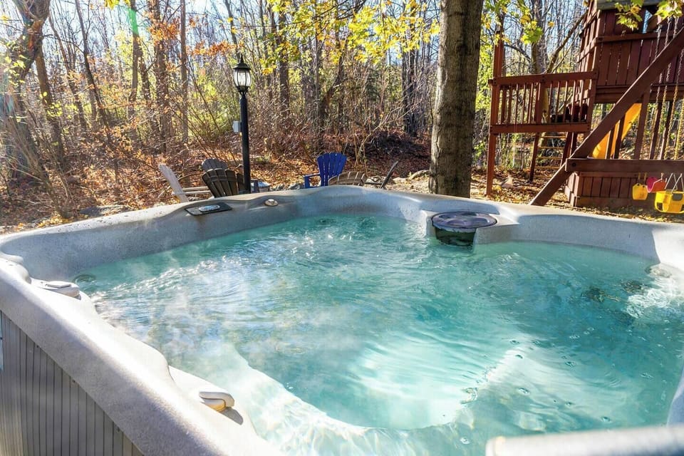 Hot tub in backyear