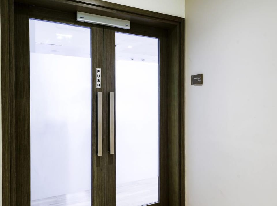 Step into this fully equipped gym and get your cardio on !
