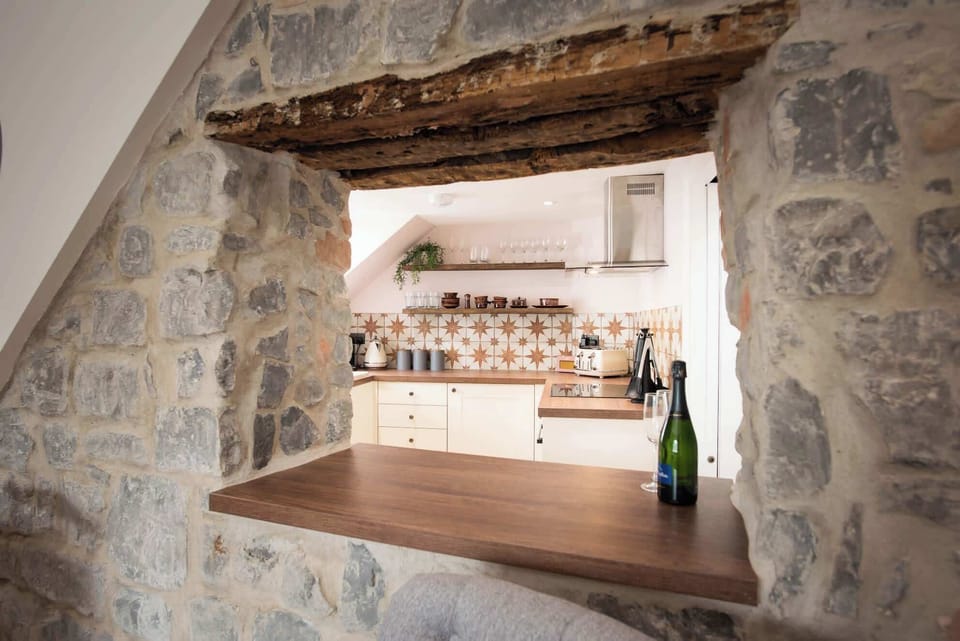 Baker's Loft, Lyme Regis - Host & Stay