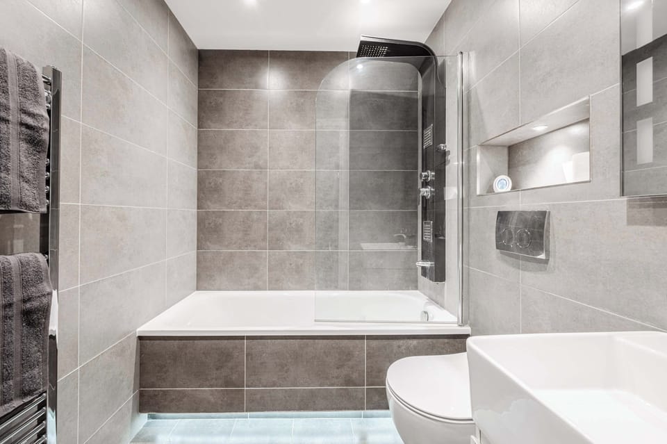 Maple Court, Ipswich - Host & Stay