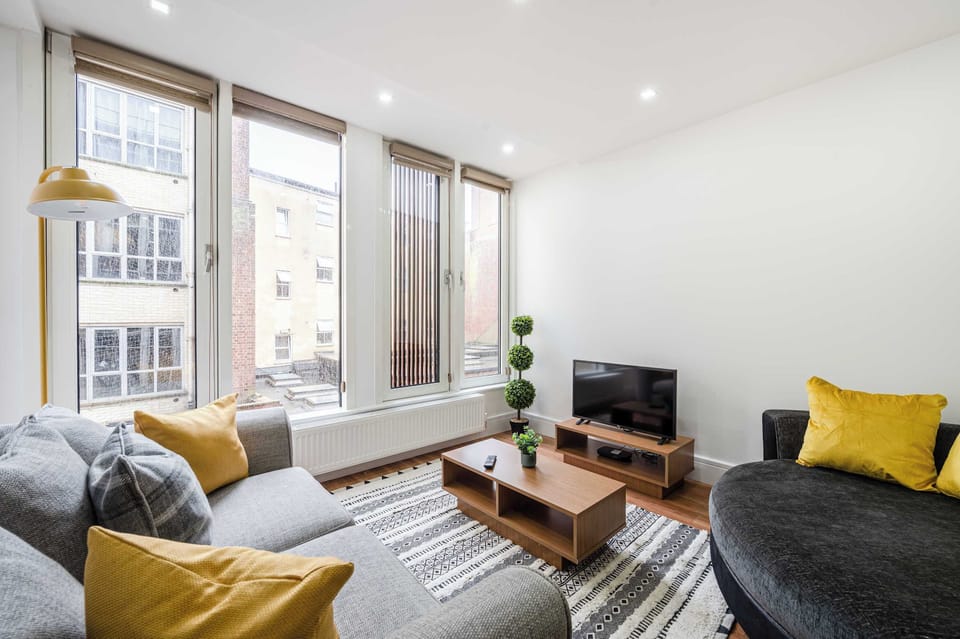 Maple Court, Ipswich - Host & Stay