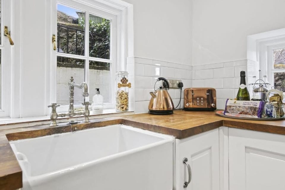 Bradley House, Winster - Host & Stay
