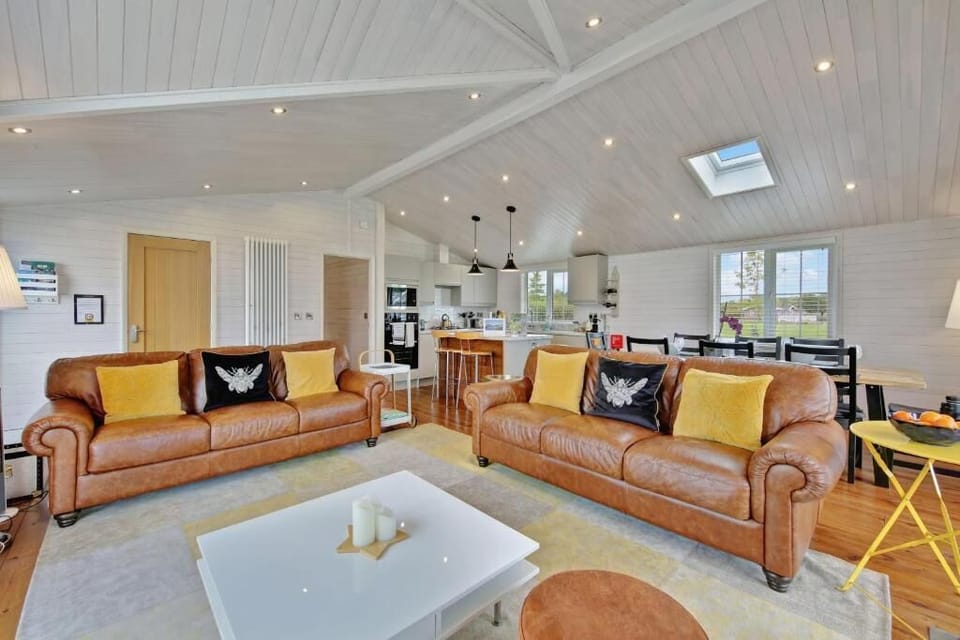 Mahonia Lodge, Willington - Host & Stay