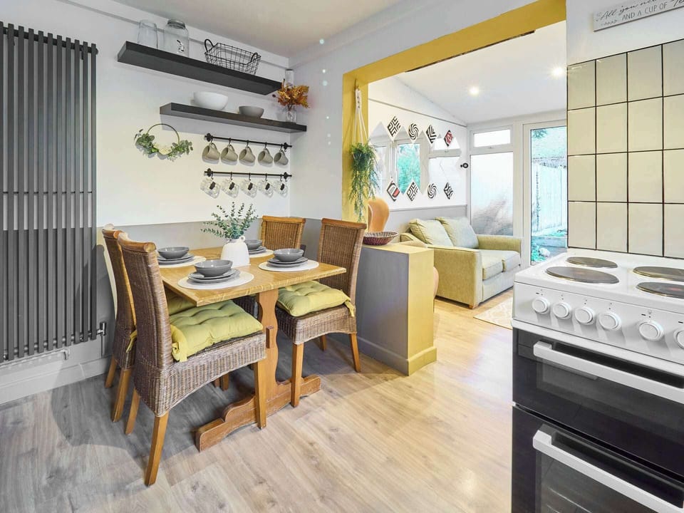 Cedar Cottage, Canterbury - Host & Stay