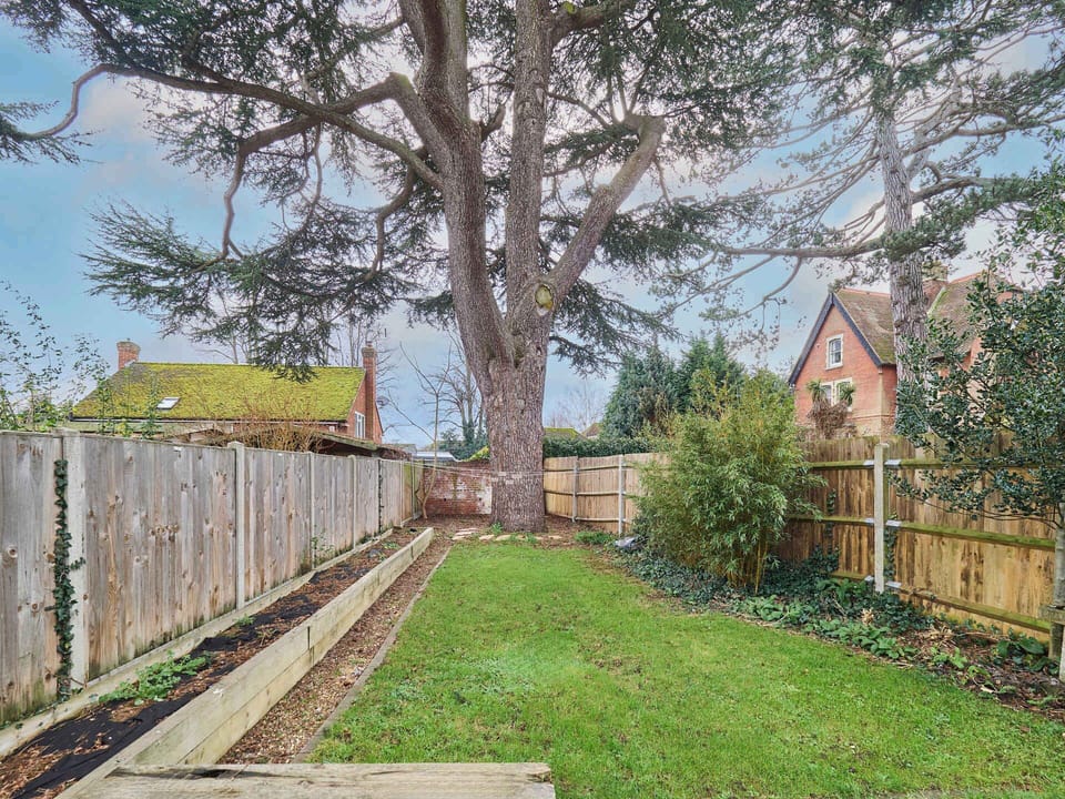 Cedar Cottage, Canterbury - Host & Stay