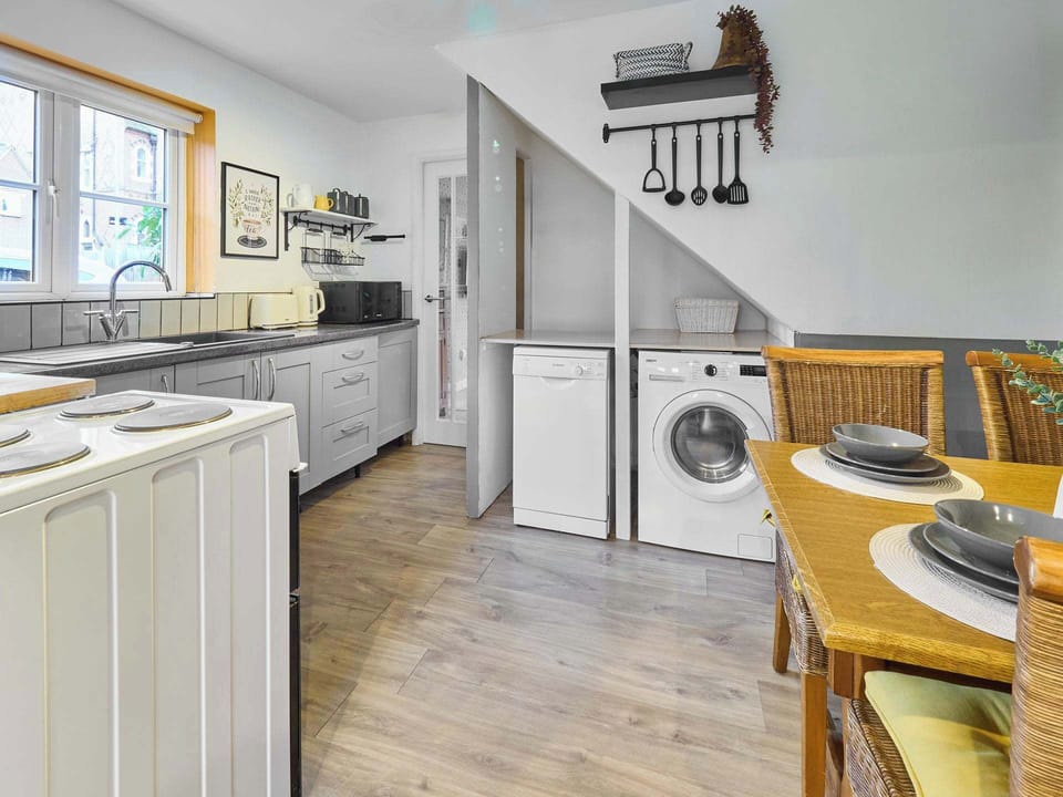 Cedar Cottage, Canterbury - Host & Stay