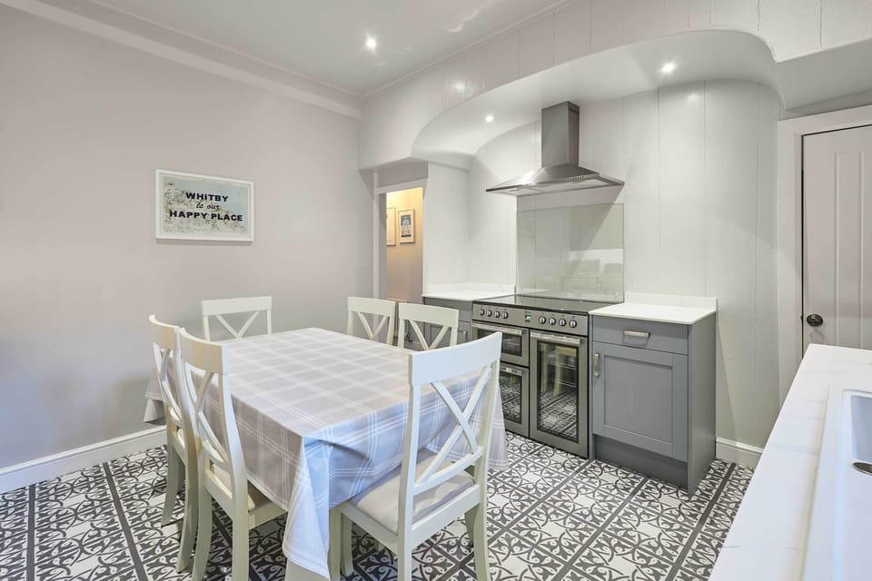 Dalton House, Whitby - Host & Stay