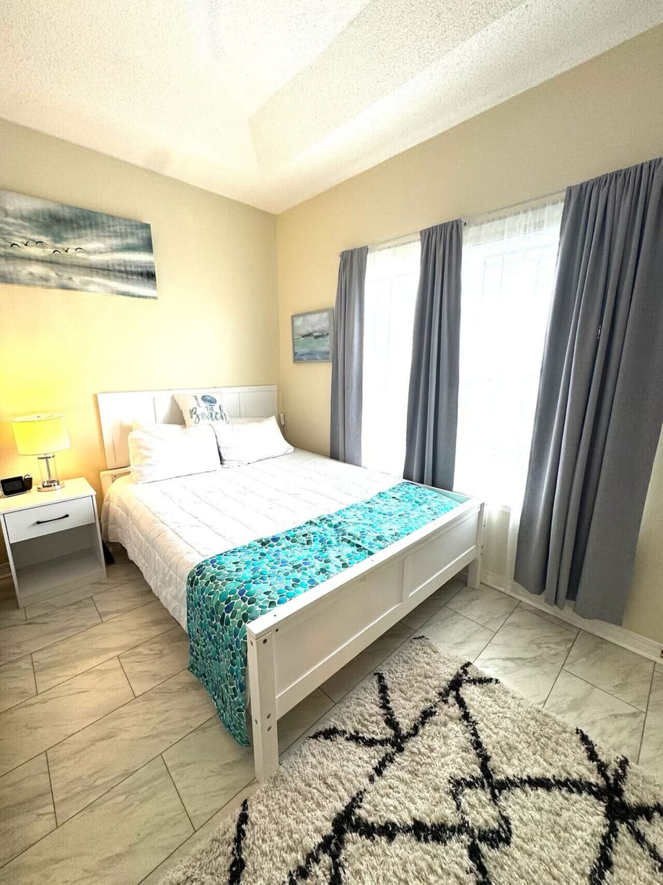 Guest Queen bed
