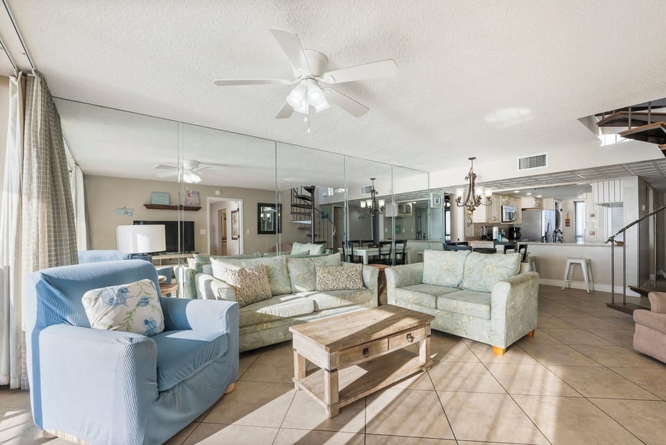Spacious Coastal Retreat