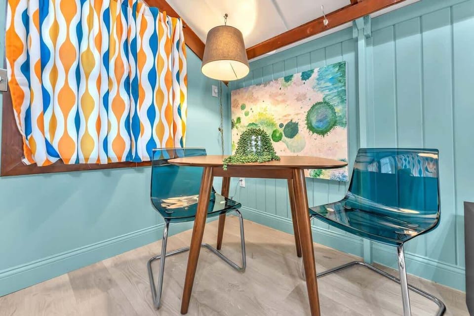 Vitner dining area