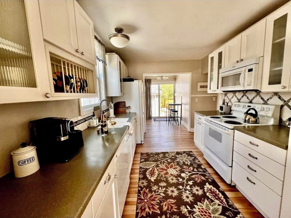 full kitchen