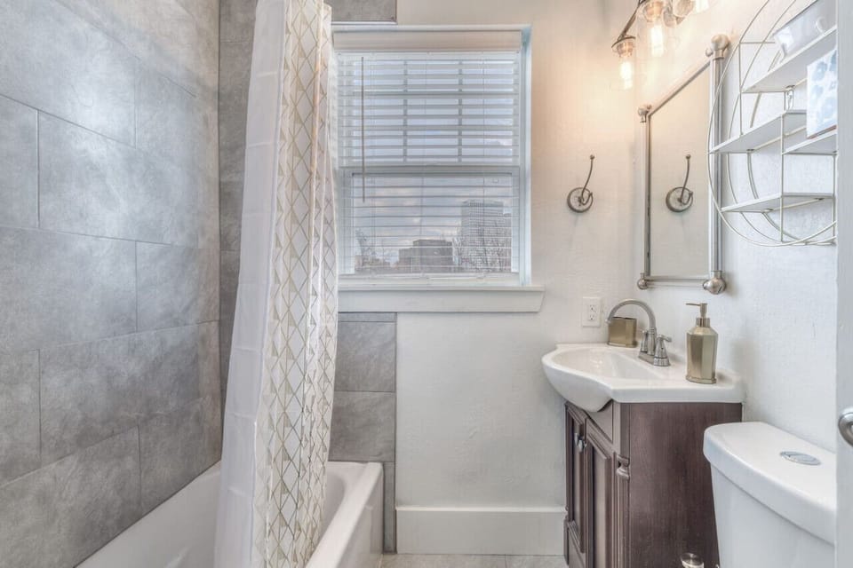 Full bathroom