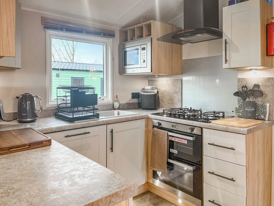 Kitchen area | Apricus Lodge, Ashbourne