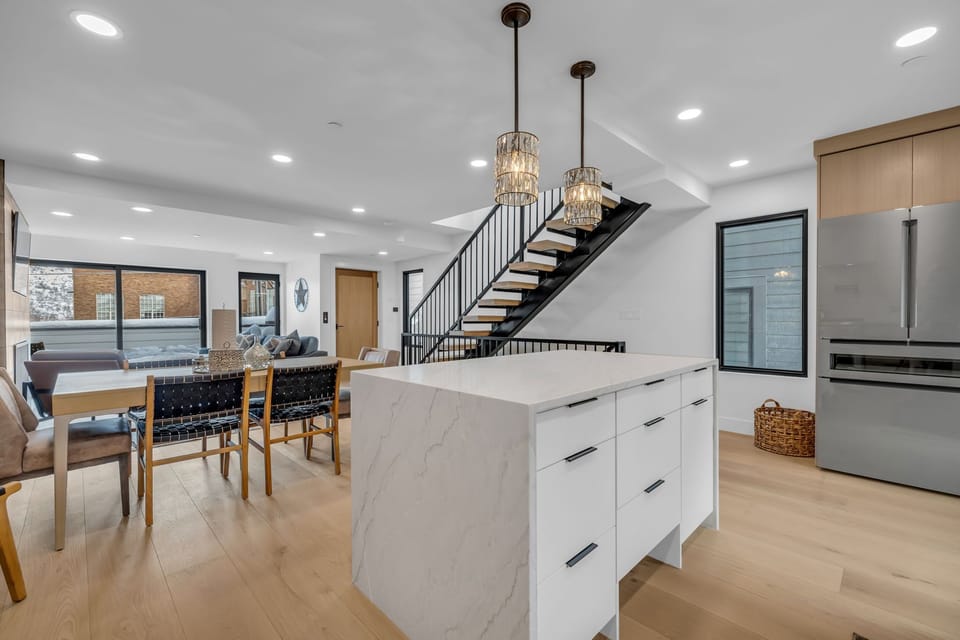 Kitchen/Dining Area