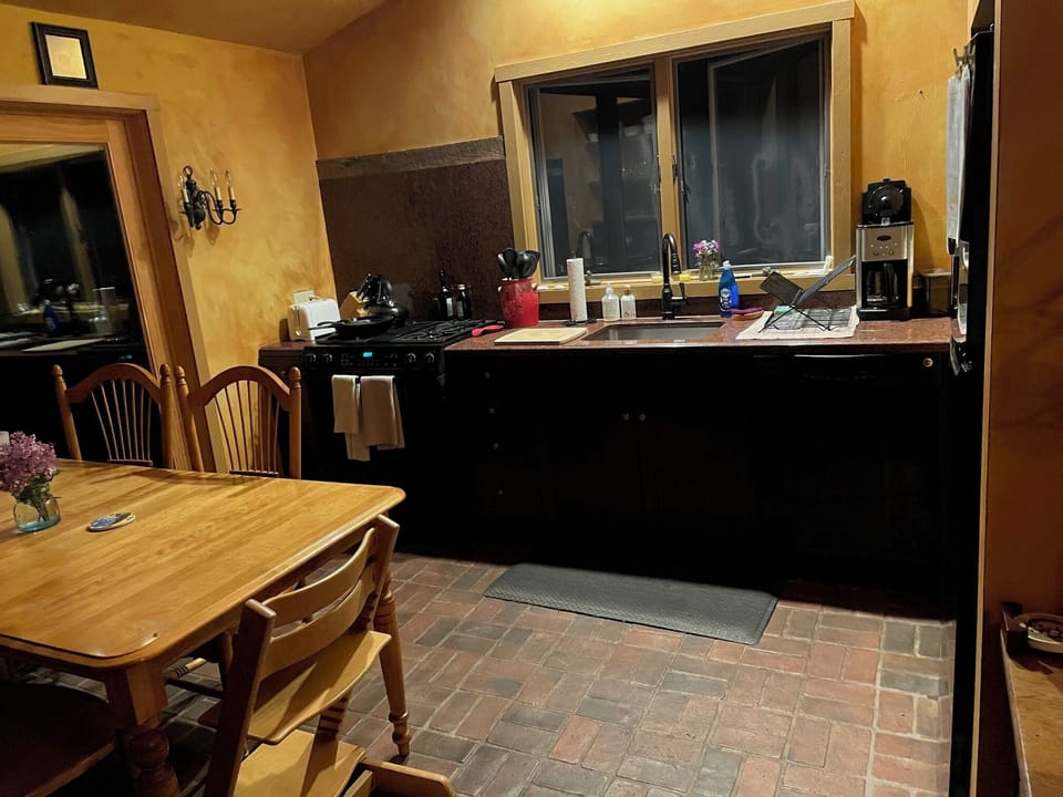 Eat-in kitchen