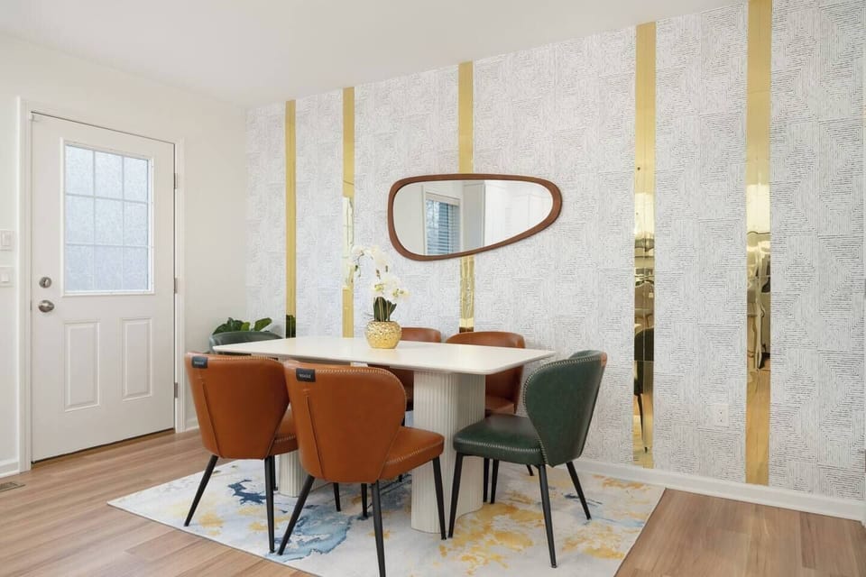 Dining Area (2)