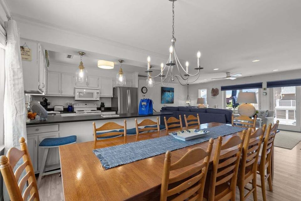 Top-Level Dining Room with Table (seats 10)