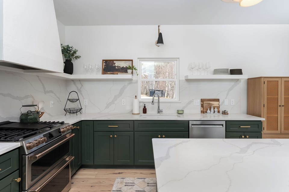 Gourmet kitchen with a gas range stove, dishwasher, island seating for 3, and 2 types of coffeemakers (Drip & Keurig).