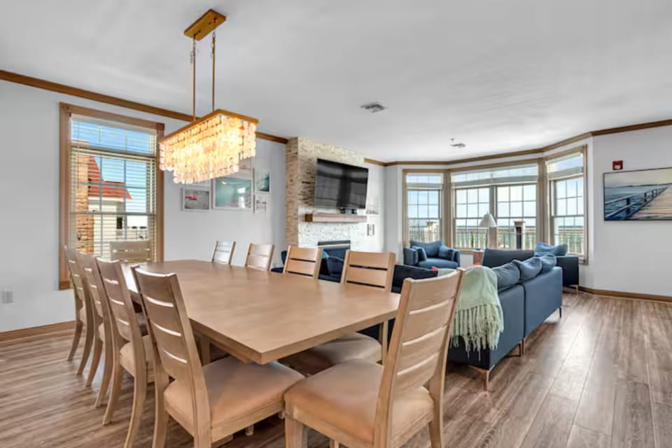 Open-concept space ideal for gatherings and quality time together.