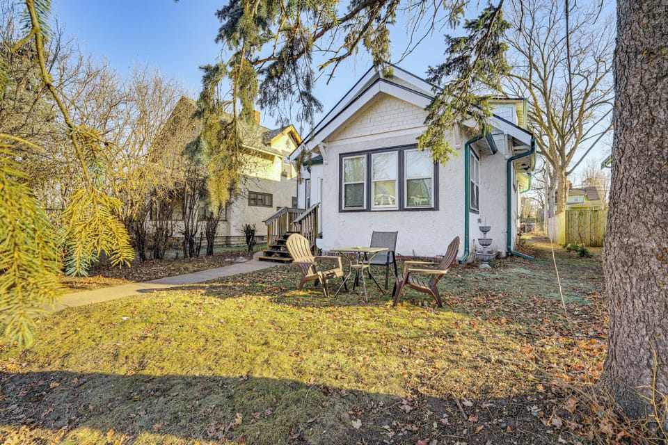 Minneapolis Vacation Rental | 1BR | 1BA | 1,000 Sq Ft | Steps Required