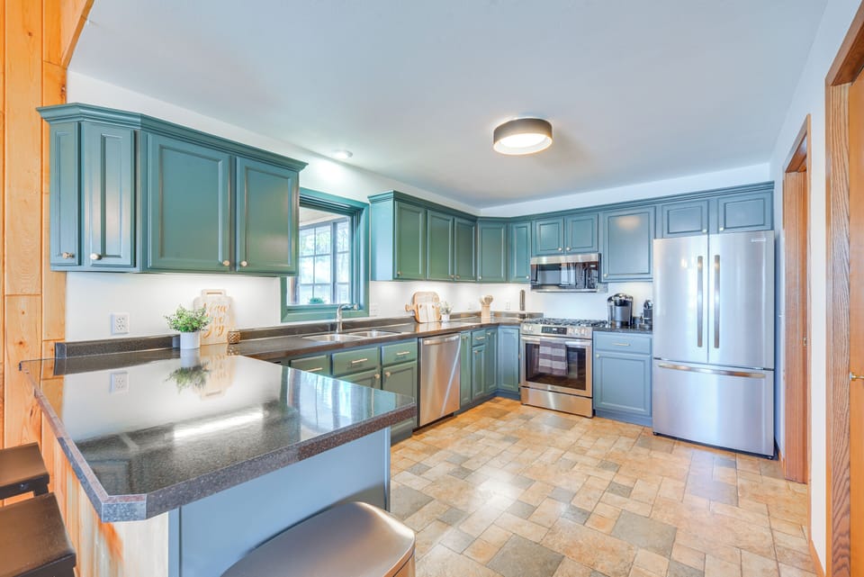 Kitchen | 1st Floor | Cooking Basics | Trash Bags/Paper Towels