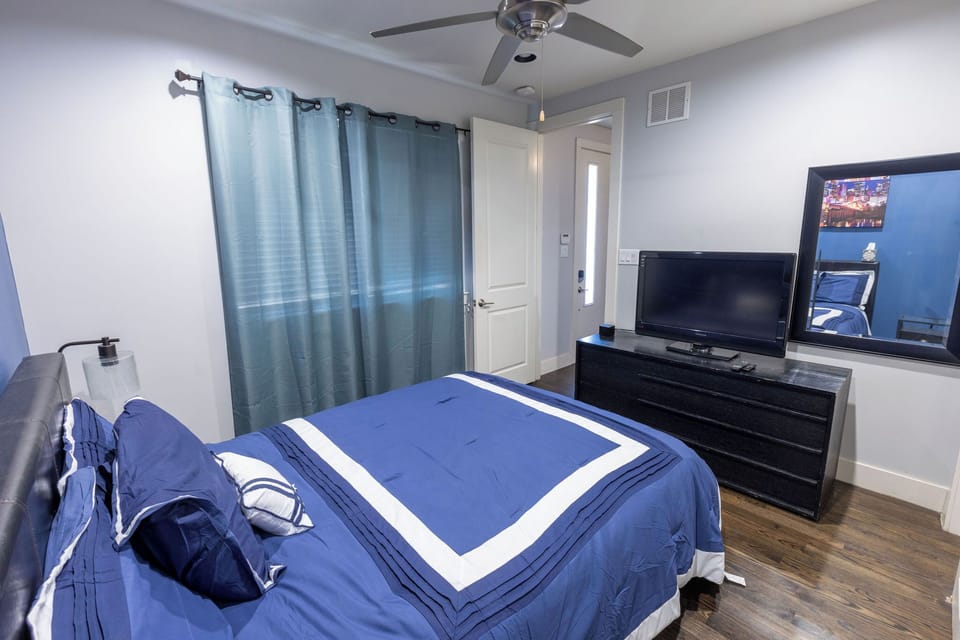 2nd Bedroom:  Queen Bed with TV