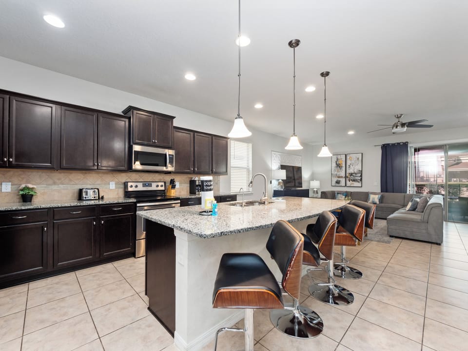 Spacious Downstairs Living Area with Full Size Kitchen and Bar Stool Seating
