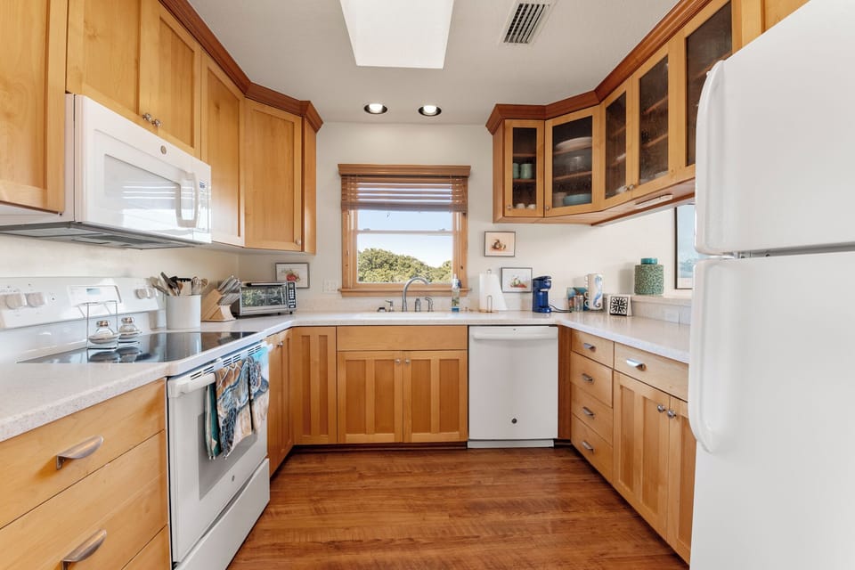 SH26: Periwinkle Beach | Top Level Kitchen