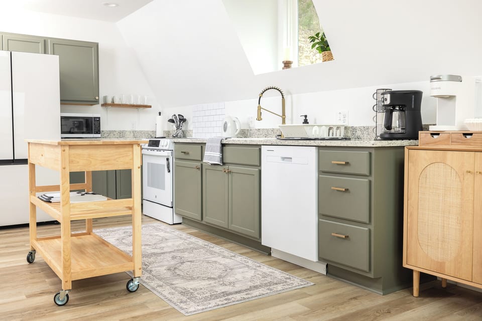 Full stocked kitchen for dining in