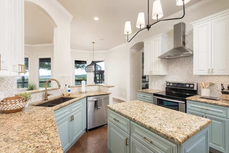 Cook like a pro in this fully equipped kitchen.