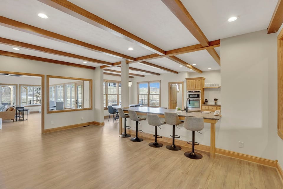 Dining chairs by the kitchen (5)