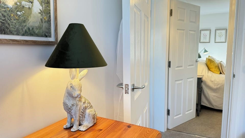 Bedroom 3 - close up of lamp