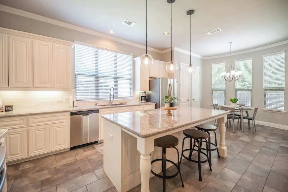 Kitchen and Breakfast Nook Area 