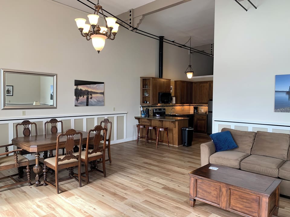 Dining & Kitchen