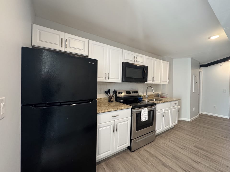 Full size kitchen and applicances. 