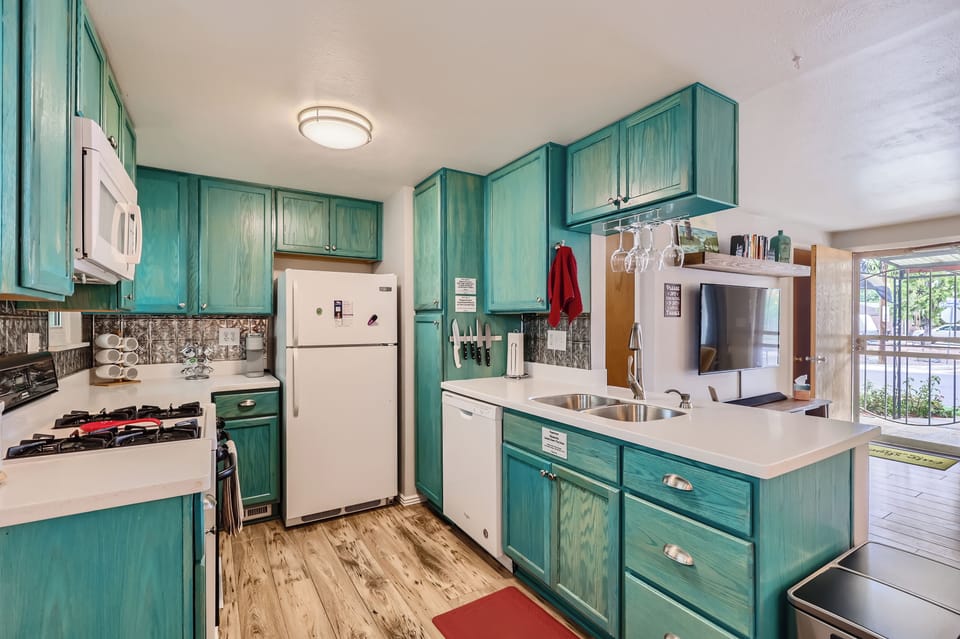 Full kitchen with proper utensils and appliances
Complimentary coffee provided