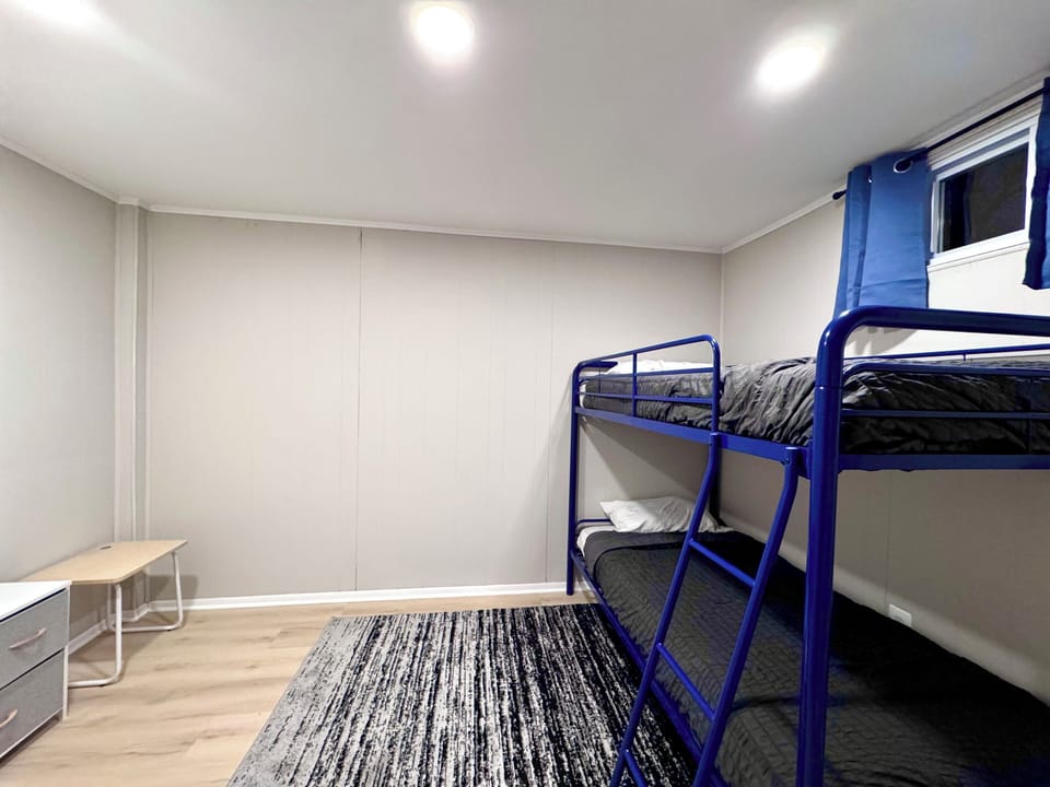 Bedroom 5 - twin beds