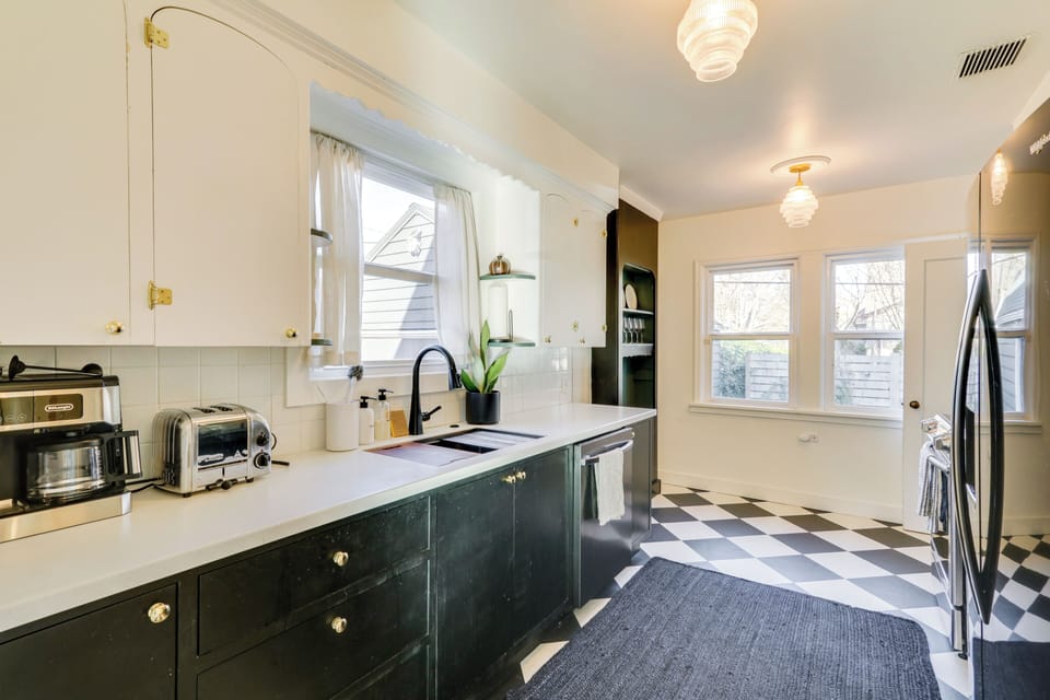 Kitchen | Drip & Pod Coffee Maker | Cooking Basics | Toaster | Main Floor