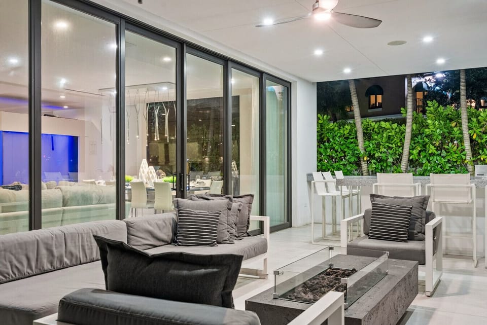 Ceiling fan lighting and lush privacy hedge