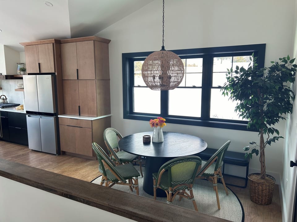Kitchen nook table