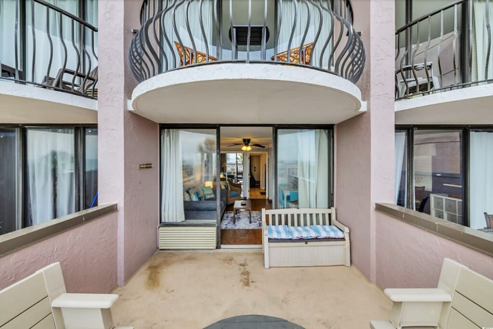 Large bottom level balcony